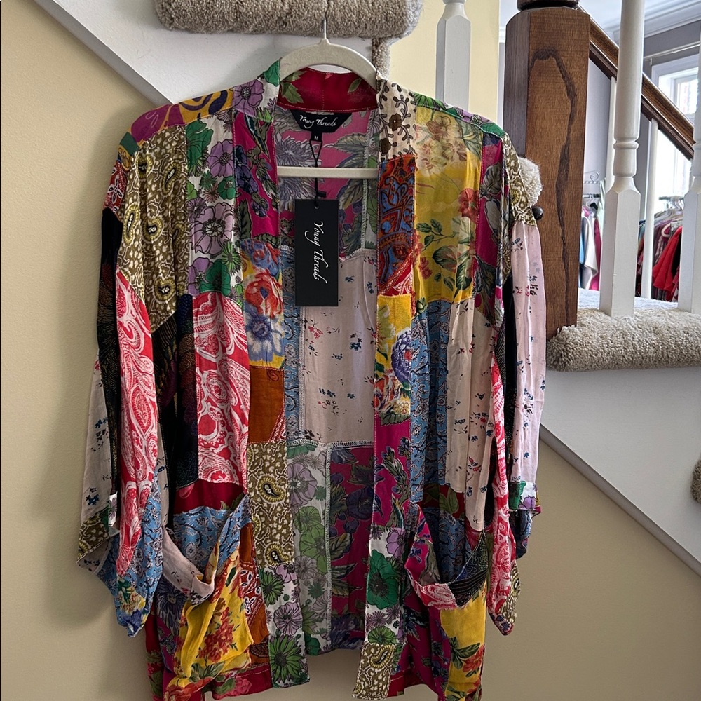 YOUNG THREADS NWT Kimono Multi Color Floral Lightweight Size small - Xlarge